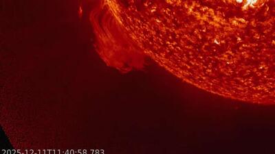  به گفته دانشمندان موسسه تحقیقات فضایی آکادمی علوم روسیه، طی 24 ساعت گذشته یک زبانه بزرگ از خورشید جدا شده است