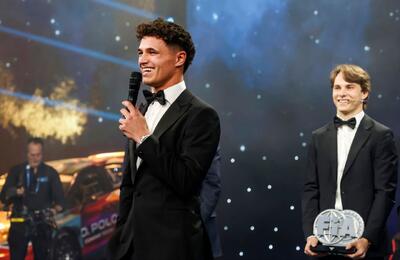 لندو نوریس جام قهرمانی فصل 2025 فرمول یک را دریافت کرد / عکس