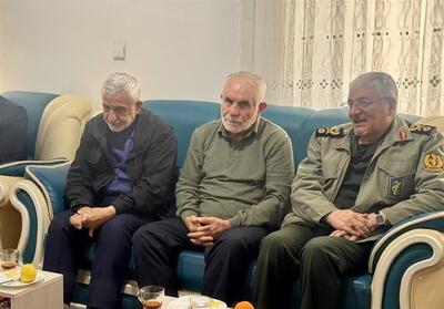 دیدار سردار طلایی‌نیک با خانواده شهید امیرمحمد زمانی - تسنیم