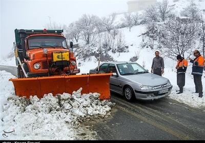 امدادرسانی به 9 خودرو گرفتار در محورهای مواصلاتی کاشان/بازگشایی 72کیلومتر جاده‌ها - تسنیم