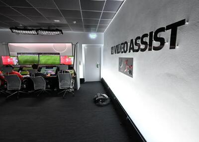 VAR از زیرزمین به زیر نور می‌آید!