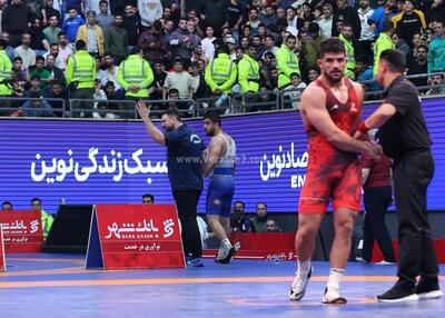 مواد لازم: کری + قرمز + آبی + داور!