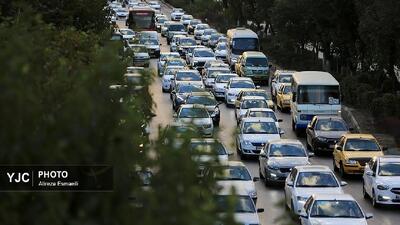 تردد در اکثر معابر و بزرگراه‌های تهران سنگین است