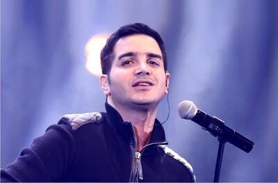 واکنش محسن یگانه از پاره شدنِ سیم گیتار وسط کنسرت