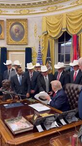 ترامپ با کلاه گاوچرانی/فیلم