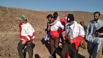 نجات نوجوان گم شده در ارتفاعات ریگان پس از ۱۵ ساعت جست‌وجو