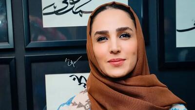 تیپ هنری «سوگل طهماسبی» در رونمایی کتاب «من شاعر نیستم» (عکس)