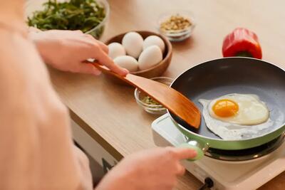  کره یا روغن؛ بهترین روش برای پخت تخم مرغ کدام است؟