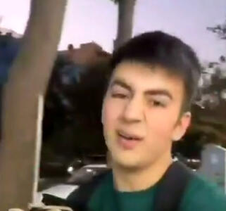 تسلط دیدنی یک پسر دستفروش به زبان انگلیسی پربازدید شد