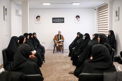  بانوان تاثیرگذار استان قزوین با امام جمعه دیدار کردند