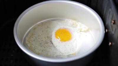  طرز تهیه نیمرو عسلی در هواپز بدون نیاز به ذره ای روغن / نه میچسبه نه میسوزه