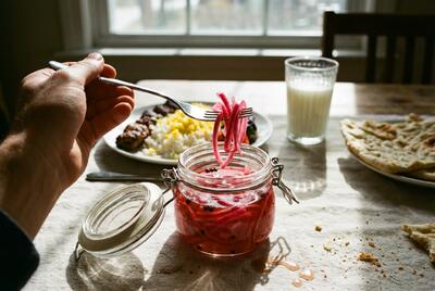  طرز تهیه خوشمزه ترین ترشی پیاز دنیا فقط تو پنج دقیقه