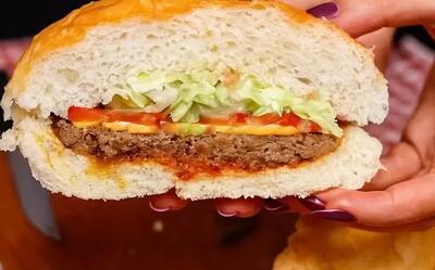  طرز تهیه همبرگر خانگی خوشمزه فقط با گوشت و ادویه !