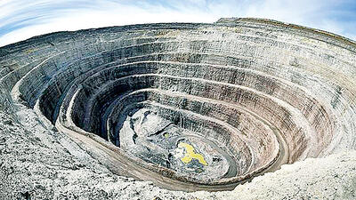 اجرای بیش از ۶۴۰ پروژه زمین‌شناسی و اکتشافی در کشور