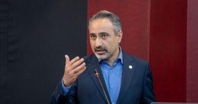 بیش از سه هزار آمبولانس فرسوده با عمر بیش از ۱۵ سال داریم/ پارسال ۱۰ همت از محل خرید خودرو از مردم بابت خرید آمبولانس پول گرفتند ولی یک ریال هم هزینه نکردند