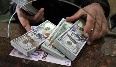تسنیم: دلار در مرز ۱۳۰ هزار تومان