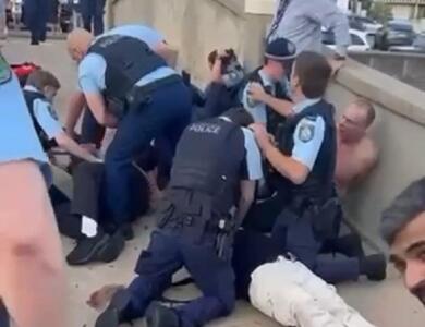 ببینید / تصاویری از کمک و احیای مجروحان تیراندازی در یک جشن یهودی در استرالیا