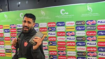 لحظه خروج بازیکنان پرسپولیس و آلومینیوم بدون انجام مصاحبه