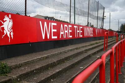 درگیری فیزیکی در انگلیس؛ آسیب‌دیدگی سرمربی و بازداشت مظنون