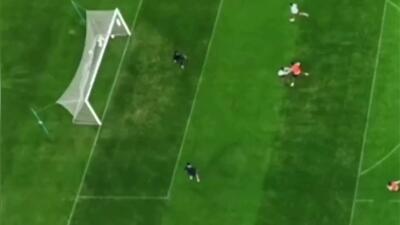 سوپرگل قیچی برگردان فرهاد مجیدی در تمرینات البطائح در 50 سالگی