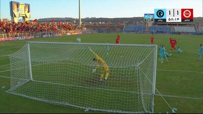 تیر دروازه مانع گل دوم تراکتور به پیکان توسط هاشم نژاد شد