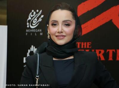  تیپ متفاوت و ژست های خاص نازنین بیاتی توجه علاقه مندان به مد را به خود جلب کرد