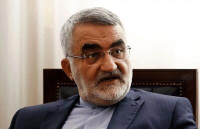 بروجردی: از حقوق قانونی ملت کوتاه نمی‌آییم