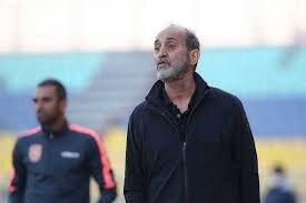 سرمربی سرشناس فوتبال ایران: بله من به بازیکنانم چک می‌زنم + ویدئو