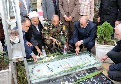 حضور فرمانده نزاجا بر مزار سپهبد شهید قاسم سلیمانی