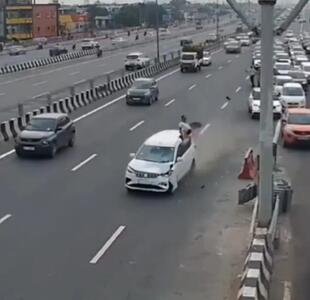  لحظه زیر گرفتن افسر پلیس حین انجام وظیفه + فیلم