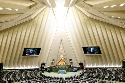 نماینده مجلس: همه مشکلات را نباید به دولت ربط داد/ لزوم اصلاح ساختار بودجه