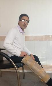  معلمی که با پای آسیب دیده هم، پای آموزش را لنگ نگذاشت 