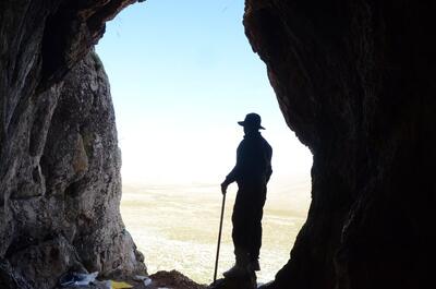  یک باستان شناس: حفاران غیرمجاز به جان غارهای پارینه سنگی افتاده‌اند