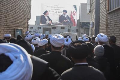  وداع طلاب سمنان با پیکر آیت‌الله شاهچراغی/ تغسیل و تکفین پیکر در حوزه صادقیه