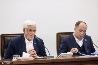  عارف: منابع حاصل از اصلاح ساختاری در کالابرگ هزینه می‌شود/ تولیدکنندگان شیر، قیمت را متعادل کنند/ دولت اهرم‌های قانونی برای نظارت بر بازار دارد/ اصناف بر بازار نظارت کنند/ از مردم برای همراهی با طرح اصلاح قیمت بنزین تشکر می‌کنیم