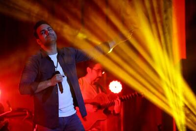 خواستگاری متفاوت سیامک عباسی از یک دختر در کنسرت/ ویدئو