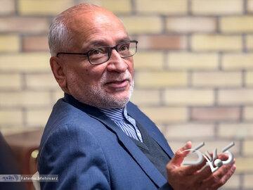 انتقاد روزنامه اصولگرا از موضع اخیر حسین مرعشی: مذاکره با امریکا مشکلی را حل نمی کند/ رهبری نسبت به مسائل اقتصادی دغدغه ندارند؟ - مجله اینترنتی کولاک