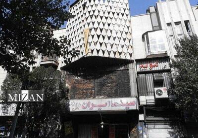 آتش‌سوزی در سینما ایران لاله‌زار؛ عملیات اطفای حریق در مرحله پایانی و شعله‌زنی