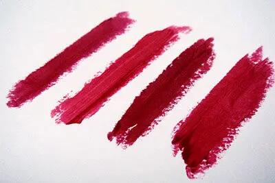 هشدار به زنان؛ وجود ۳ ماده خطرناک در رژ لب‌های غیراستاندارد