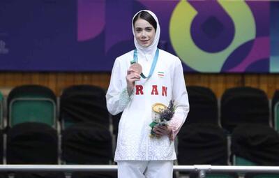 واکنش هستی محمدی به درگیری با مبینا نعمت زاده - پارس فوتبال