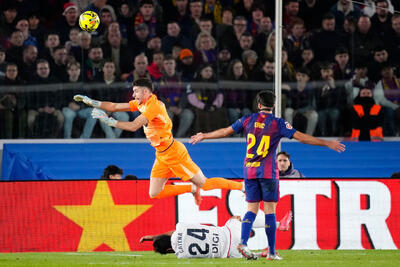 تصمیم داور برای مردود کردن گل اوساسونا مقابل بارسلونا درست بود؟ / عکس - پارس فوتبال