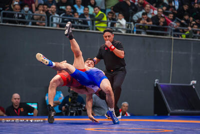 کری پرسپولیسی‌ها برای استقلال/ در کشتی هم دنبال گرفتن پنالتی هستید؟ - پارس فوتبال