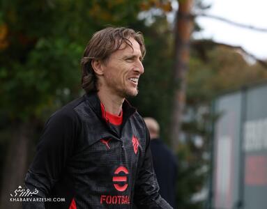 ویدیو| لوکیتا با کیت قدیمی میلان ژست کریسمس گرفت - پارس فوتبال