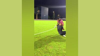 ویدیو| وقتی بادیگارد مسی بازیکنان را هم مهار می‌کند! - پارس فوتبال