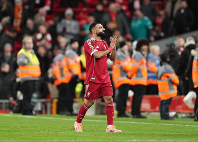 تشویق محمد صلاح توسط هواداران لیورپول پس از پیروزی مقابل برایتون - پارس فوتبال