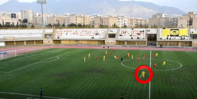 اشتباه بزرگ‌ تیم داوری علیه فرد البرز - پارس فوتبال