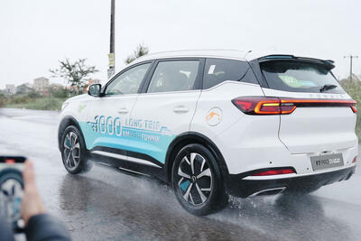 فونیکس NEV؛ پیشگام عصر جدید رانندگی پاک در ایران - پدال