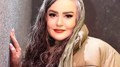  نگاهی به استایل پاییزی نعیمه نظام‌دوست در جشنواره نمایش کمدی /از کاپشن رنگ ترندی فصل تا موهای سفید!