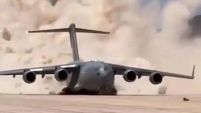 پرواز شگفت‌انگیز هواپیمای سی 17 گلوبمستر روی باند خاکی + فیلم