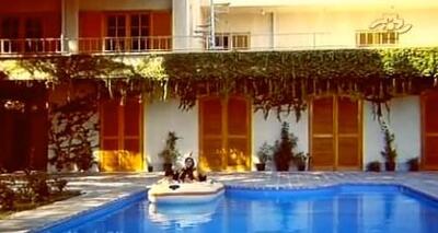 پخش سکانس جنجالی بازیگر زن در استخر از تلویزیون + فیلم - سلام نو